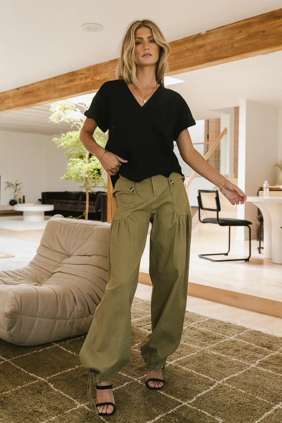 short sleeve V-neck top 