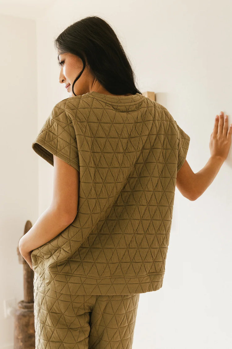 Round neck quilted top in olive 