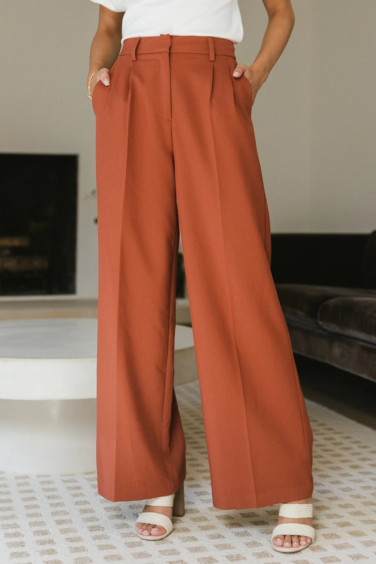 Two hand pockets leg pants in rust 