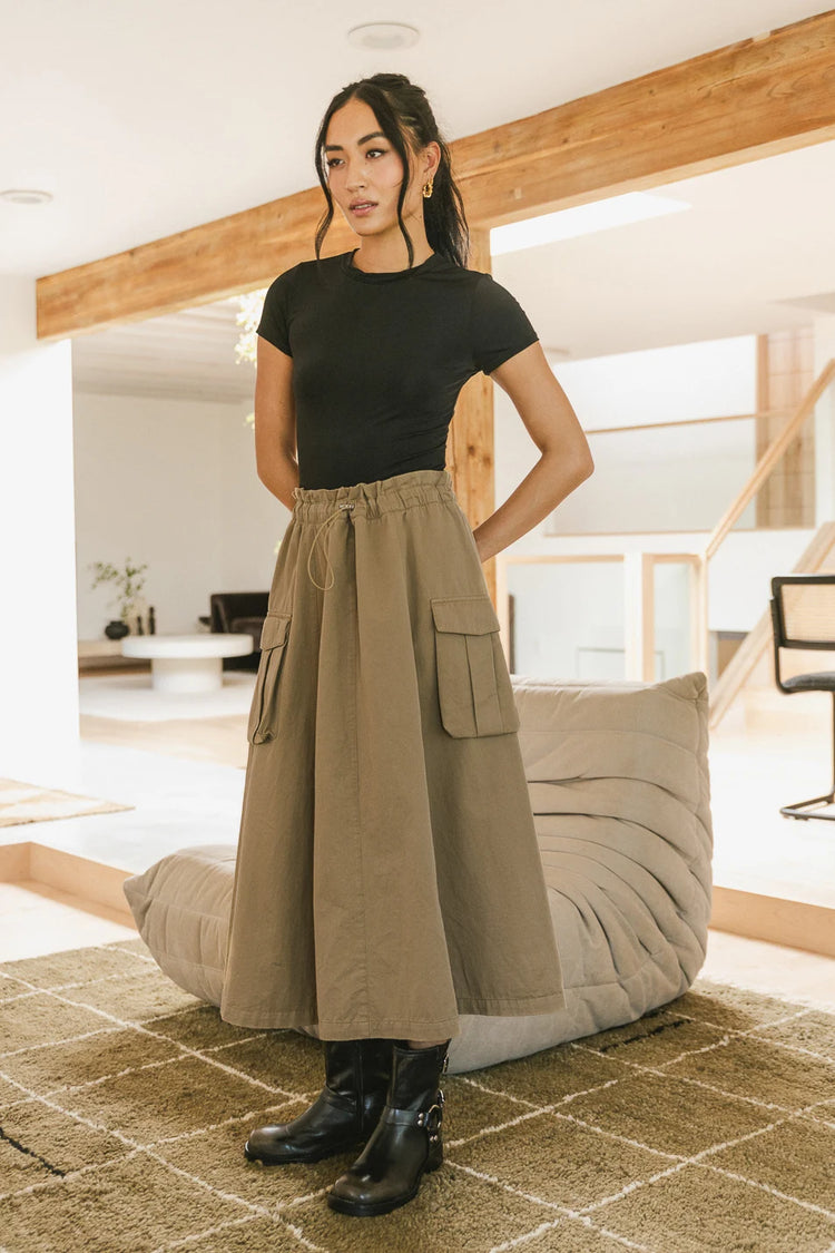 Adjustable cord cargo skirt in olive 