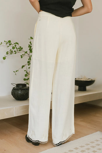 Woven pants in cream 