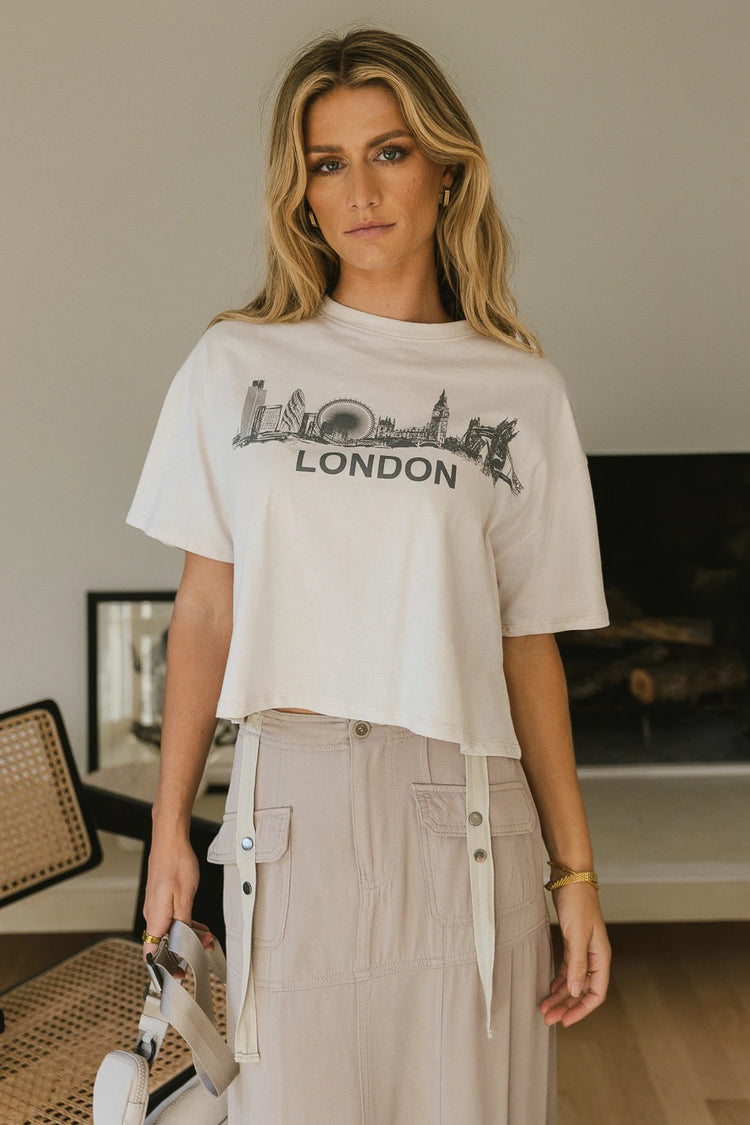 Short sleeves graphic tee in taupe 