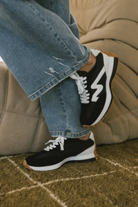 Slight platform sneakers in black 