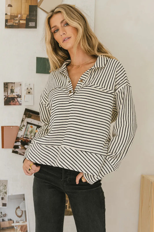 Striped top in white and black 