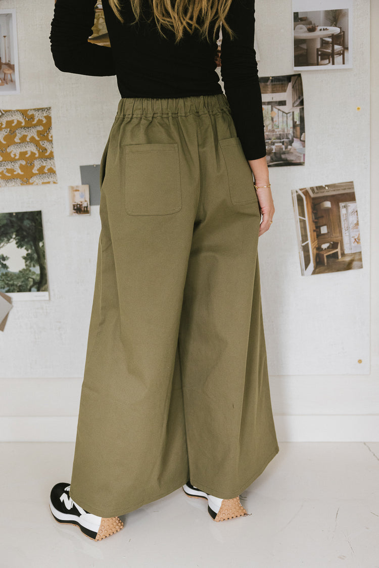 wide leg pants with pockets