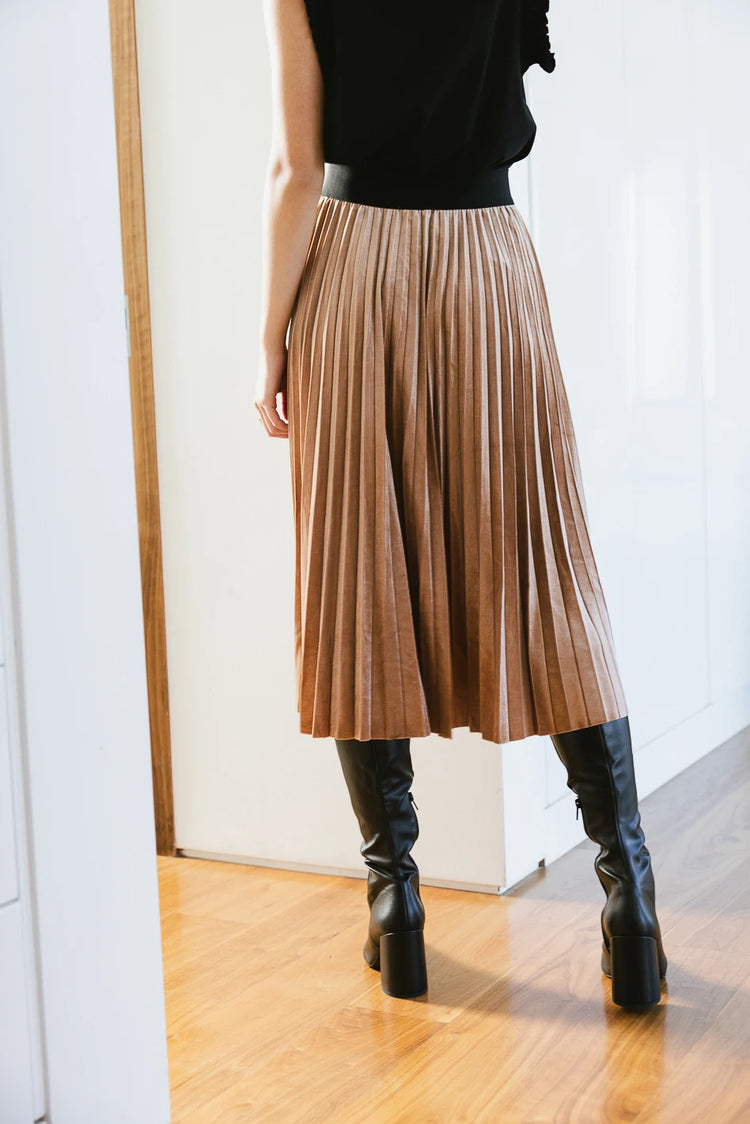 Velvet skirt in taupe 