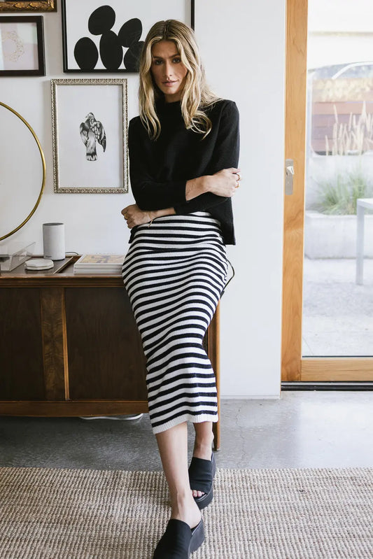 Midi stripped skirt in black and white 