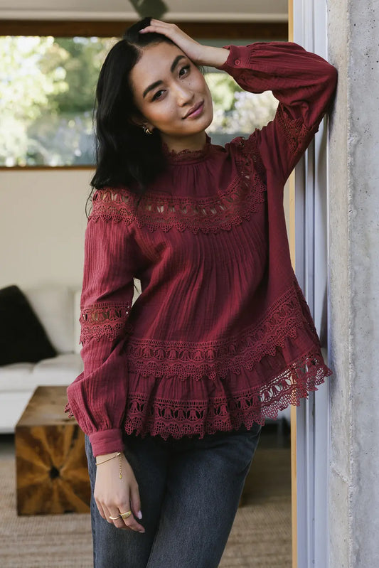 Round neck with details lace top in brick 