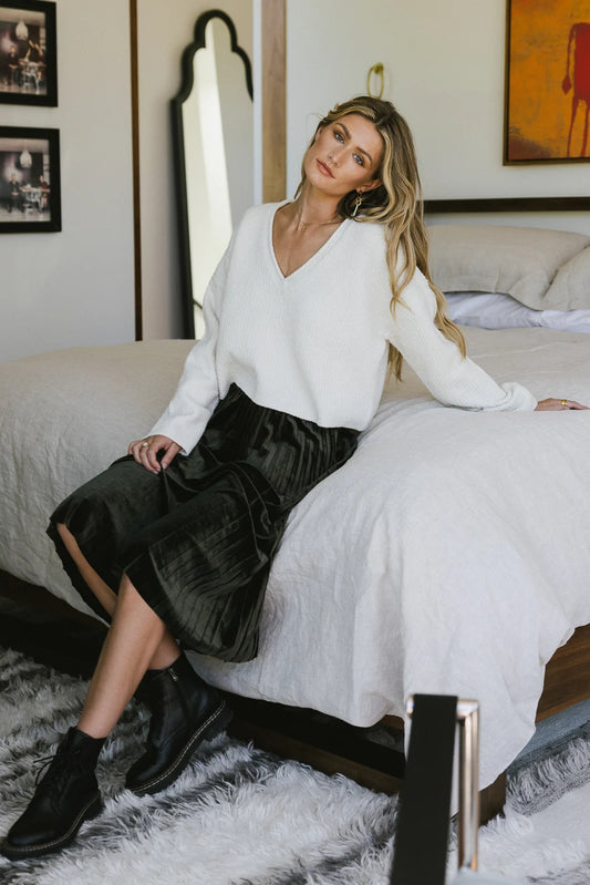 Long sleeves sweater in cream paired with a pleated skirt 