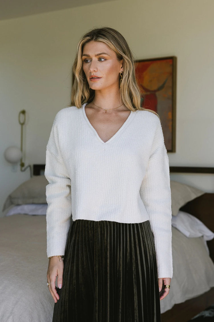 Cropped sweater in cream 