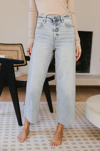 Two front pockets wide leg jeans in light wash 