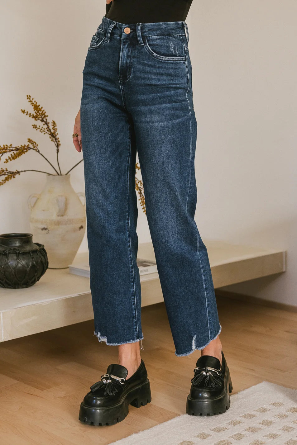 Two front pockets straight legs jeans in dark blue  