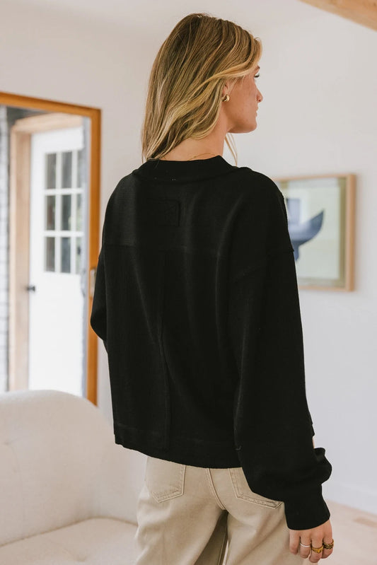 Baggy fitted sweater in black 