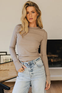 Round neck ribbed top in mocha paired with a light wash denim 