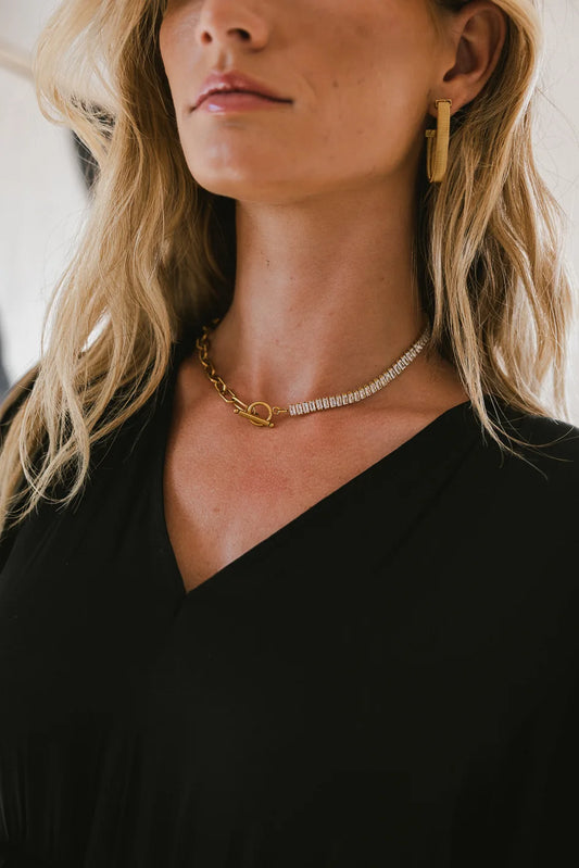 Half chain necklace in gold 
