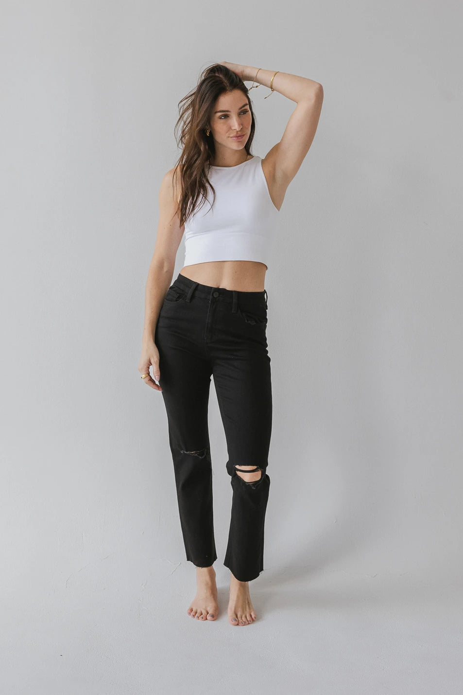Two front pockets distressed jeans in black 