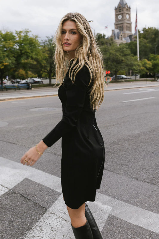 Long sleeves cut out dress in black 