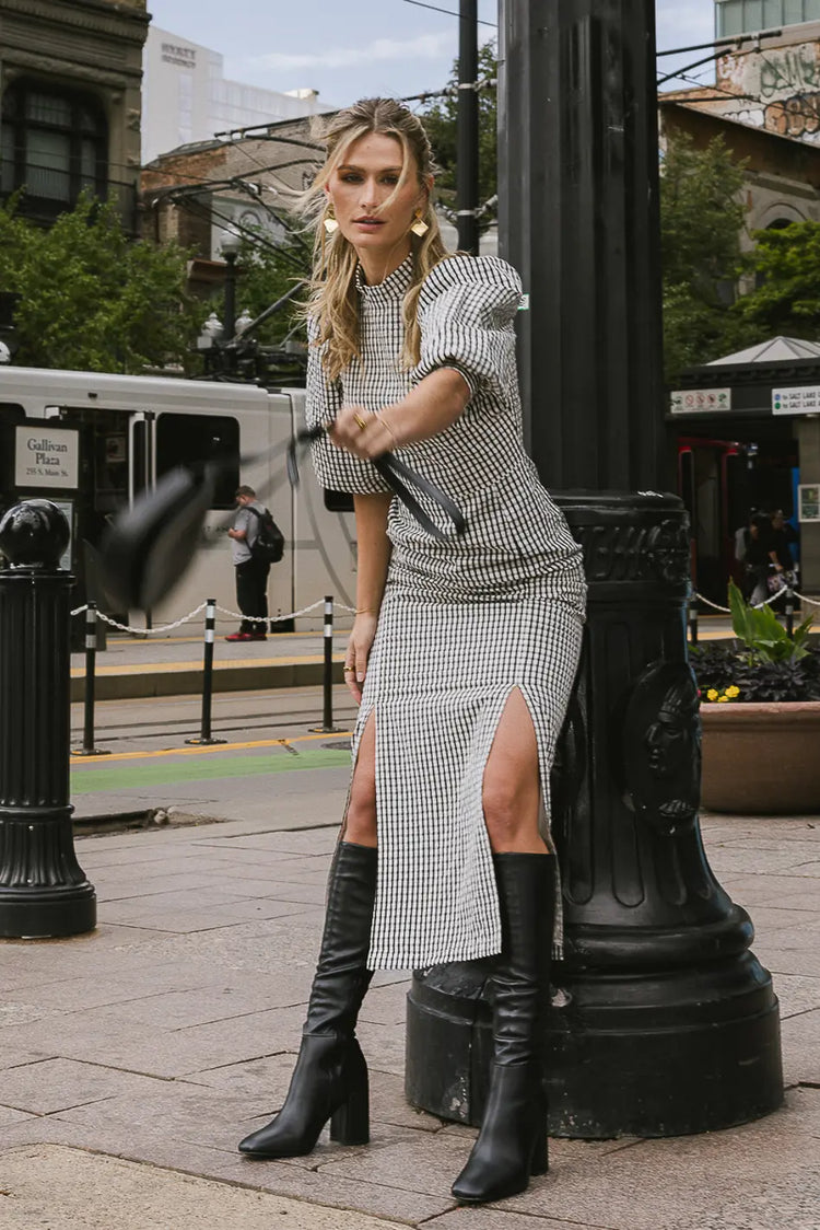 Front slits checkered dress in black 