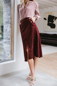 Two front pockets corduroy skirt in wine 