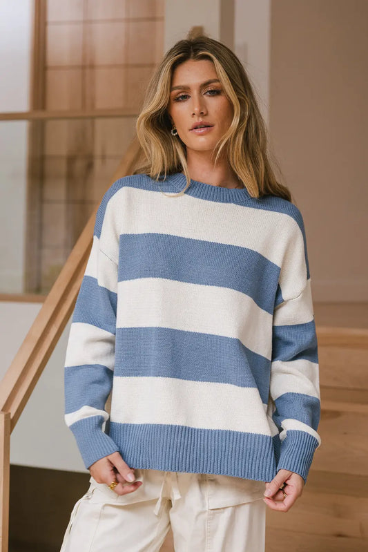 Sweater in blue and white 
