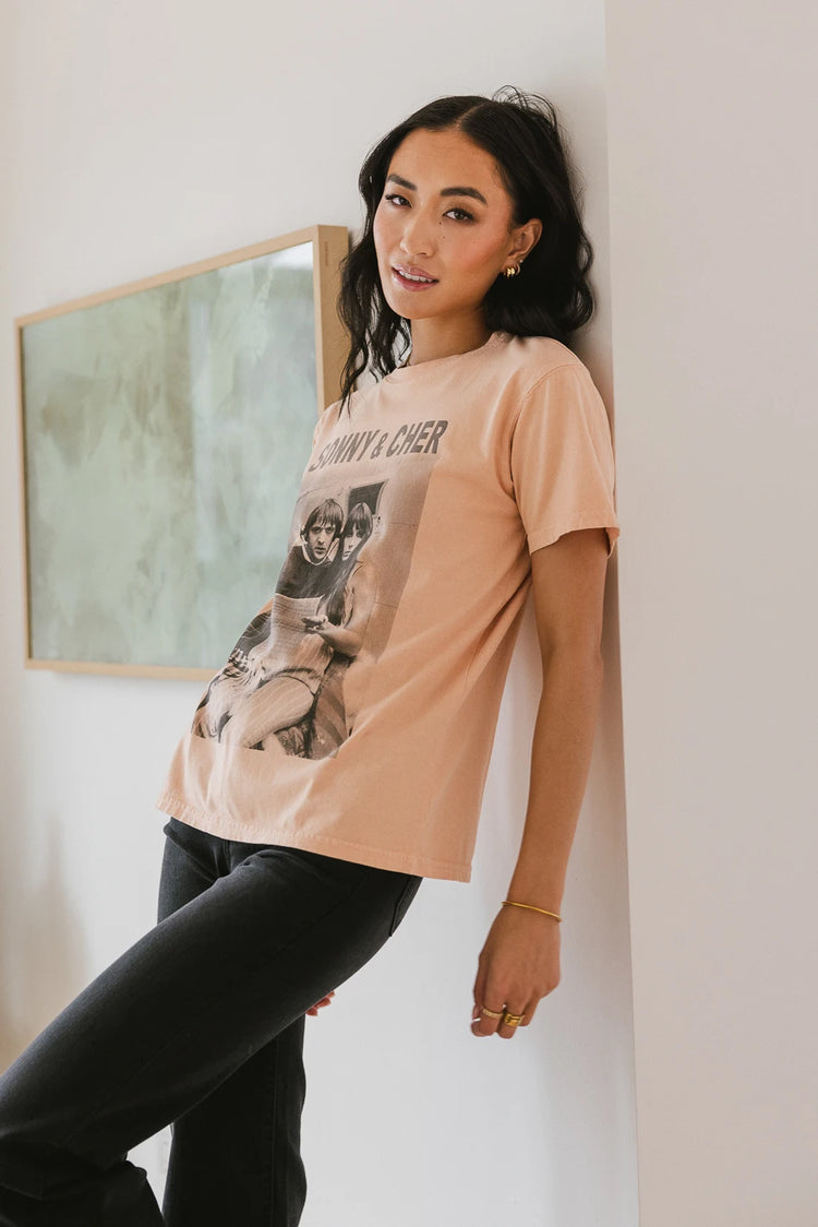 Short sleeves graphic tee in peach 