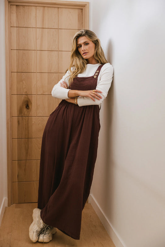 Two front pockets wide leg jumpsuit in maroon 