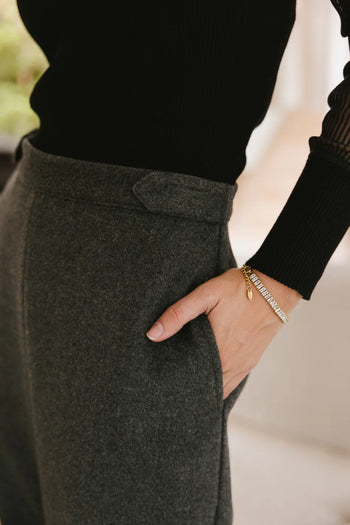 Two pockets skirt in grey 