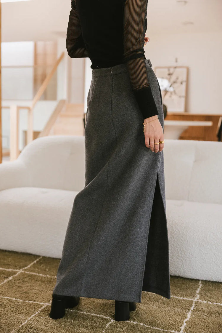 Right side slit wool skirt in grey 