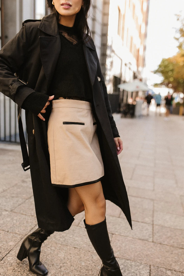 Back zipper mini skirt in khaki 