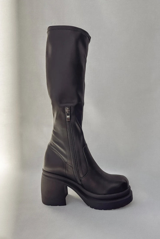 Side zipper knee boots in black 