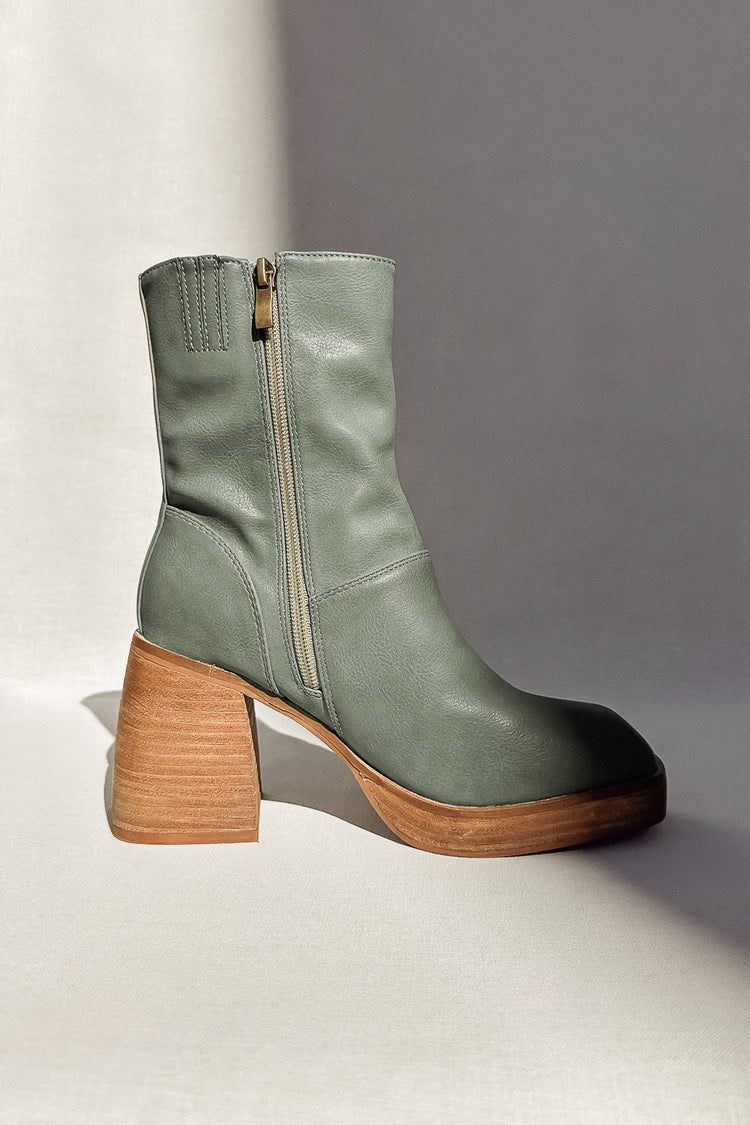 zipper heeled boots