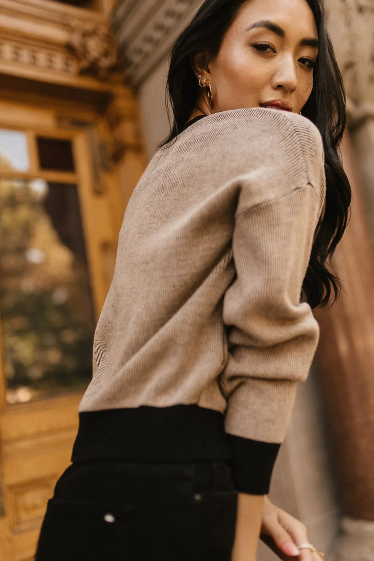 Knit sweater in brown 