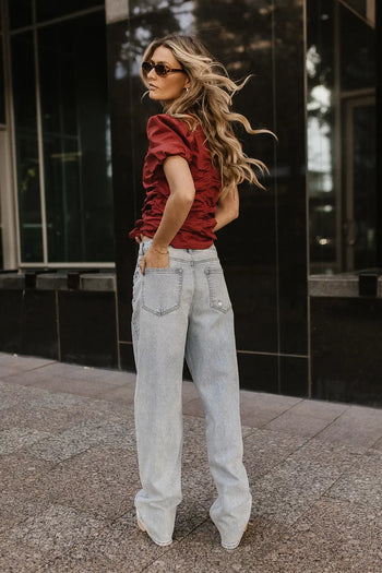 Two back pockets dad jeans in light wash 