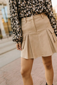 Two side pockets skirt in khaki 