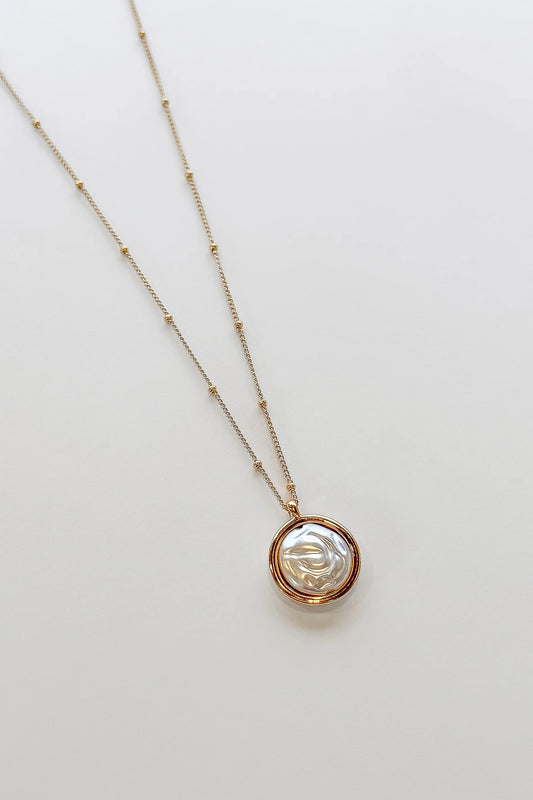 Pendant necklace in gold 