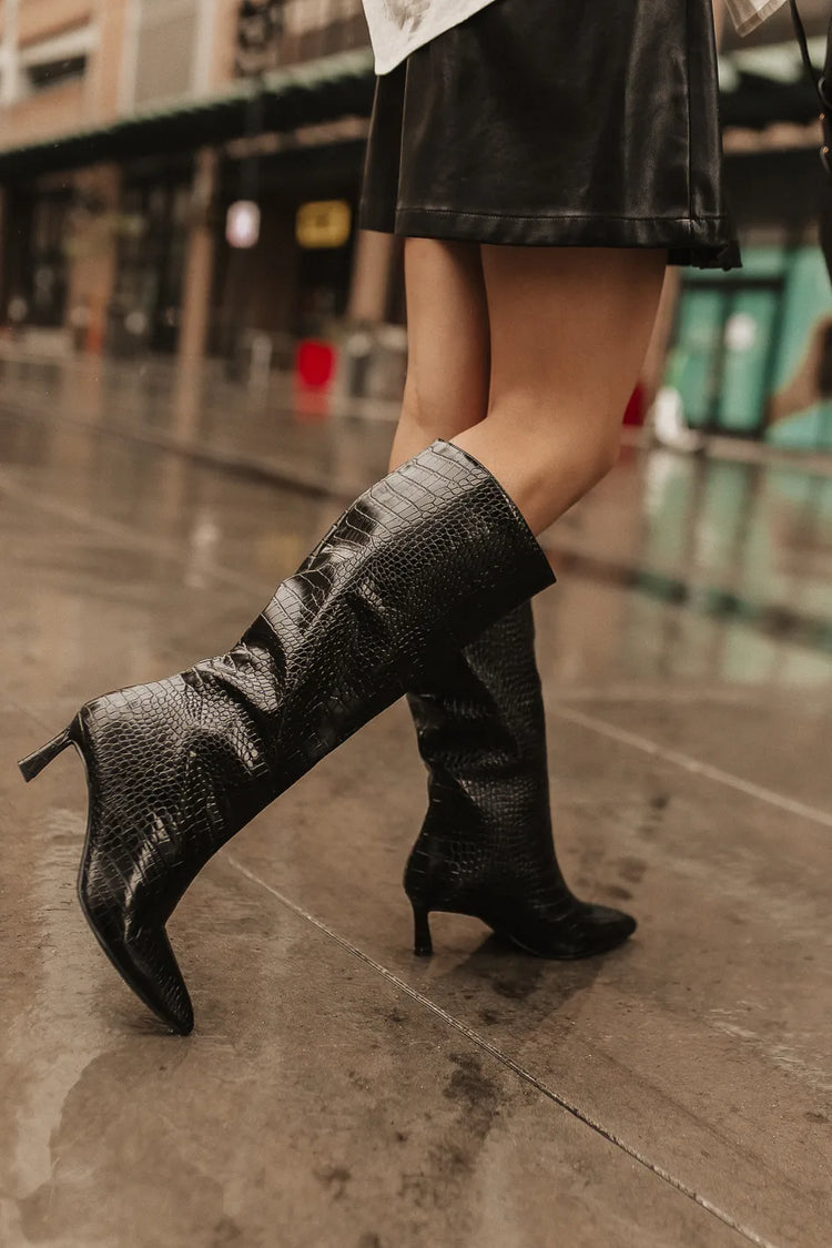 2.5 heel high leather boots in black 