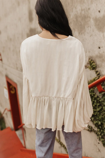 Round neck blouse in ivory 