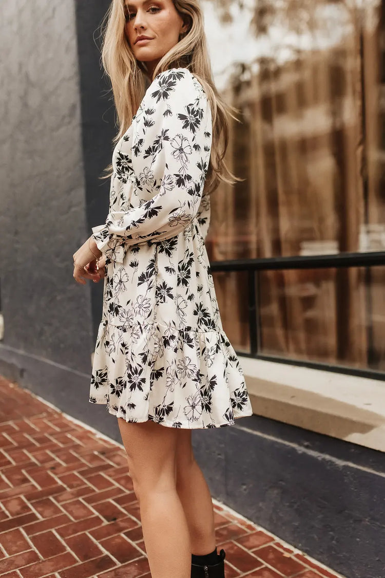 Long sleeves dress in cream and black 