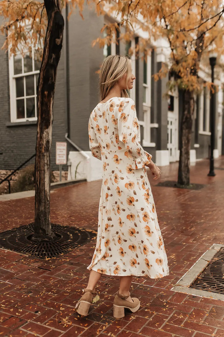 Long sleeves midi floral dress in ivory 
