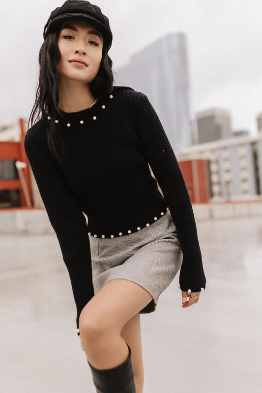 Round neck with pearl detailed sweater in black 