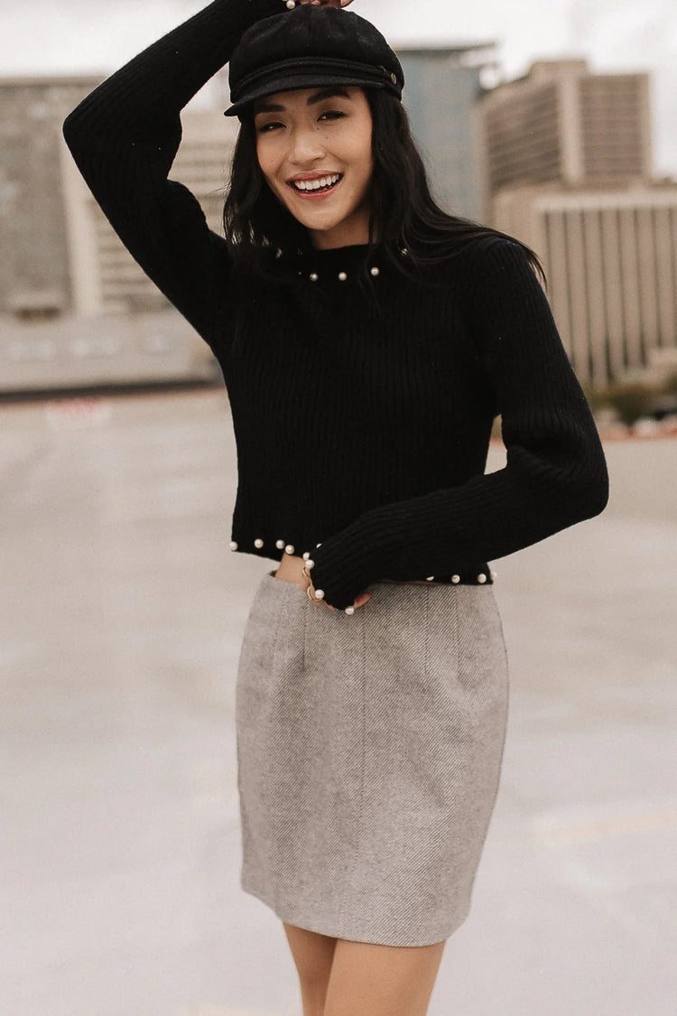 Cropped style sweater in black 
