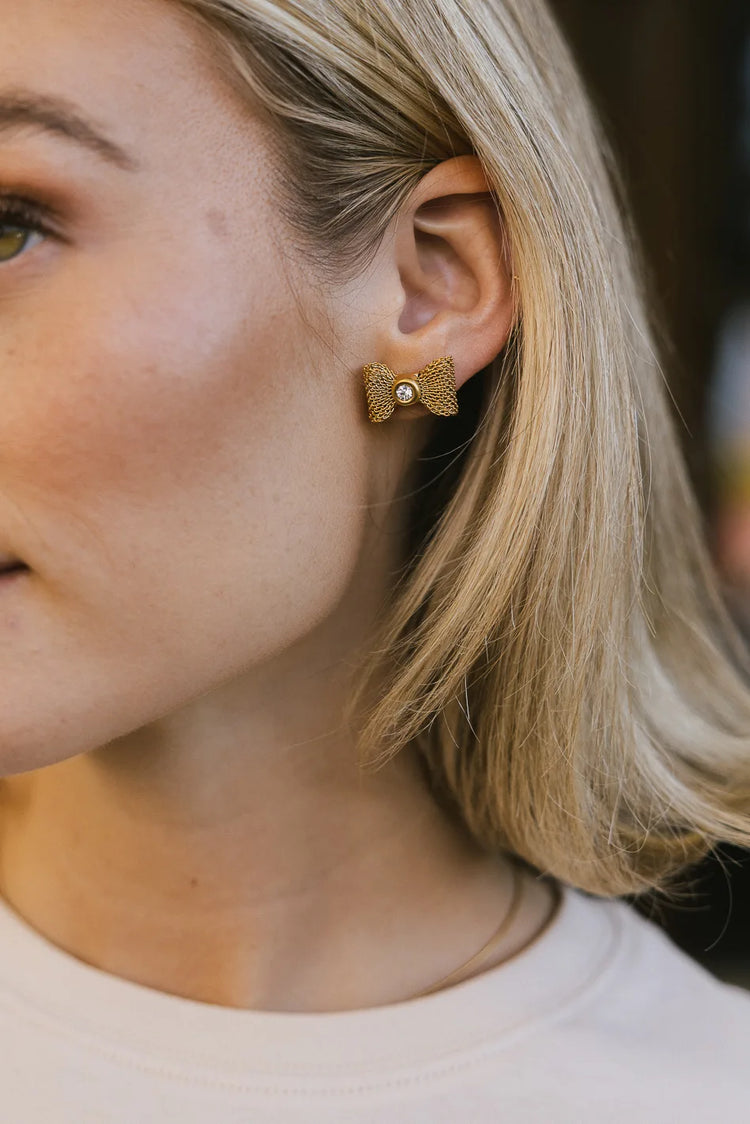 Bow earrings with a diamond in the middle 