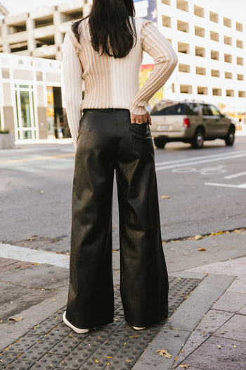 One side pocket vegan leather in black 