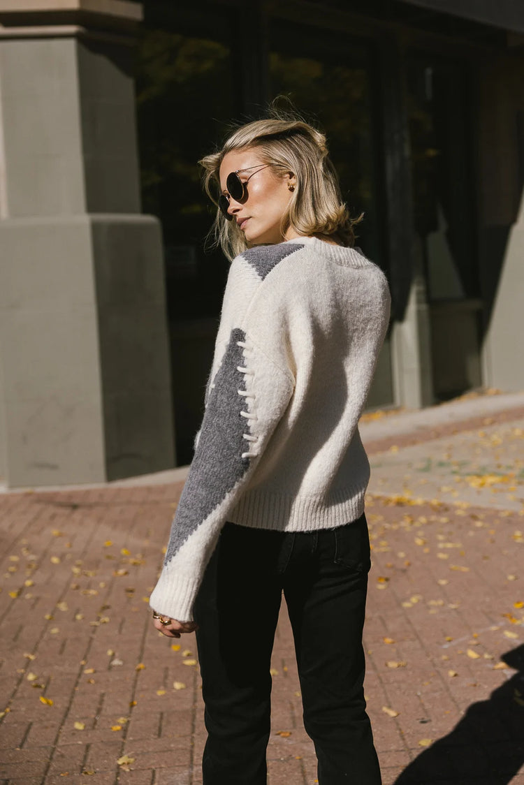 Long sleeves sweater in cream and grey 