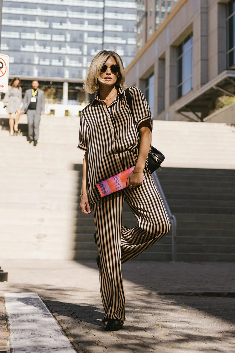 Striped pants aired with an striped top in black 