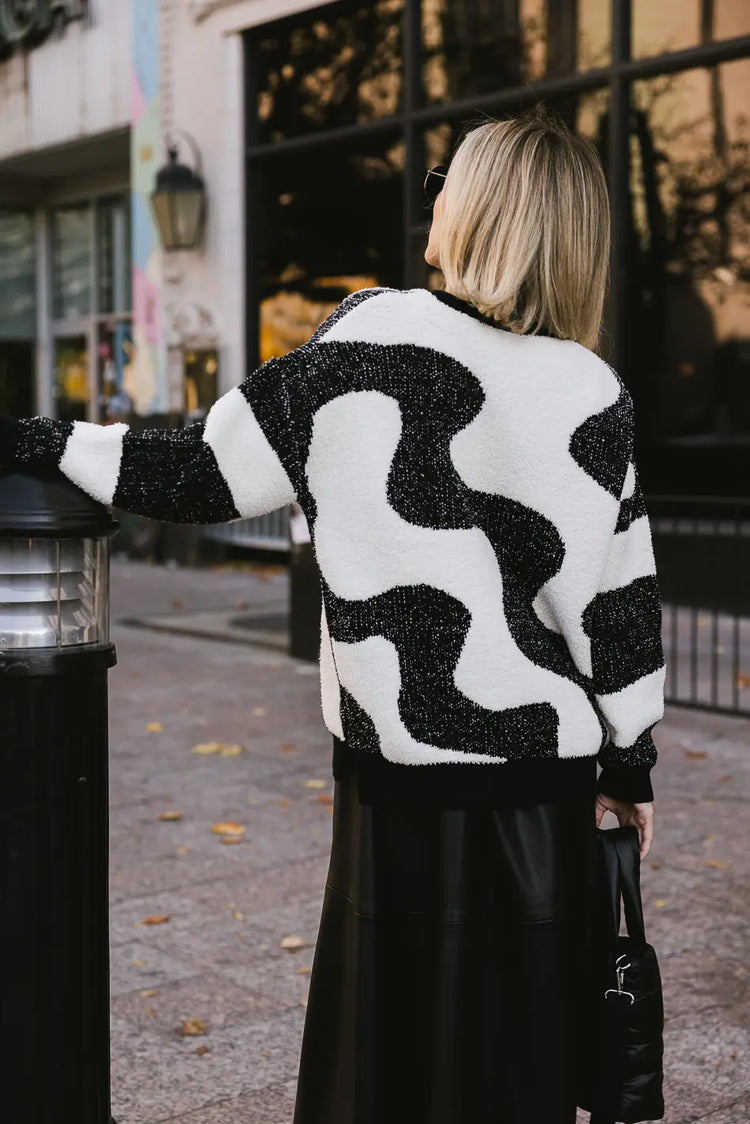 Long sleeves sweater in black and white 