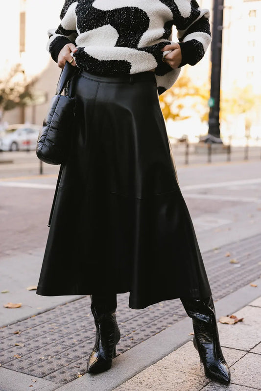 Faux leather skirt in black 