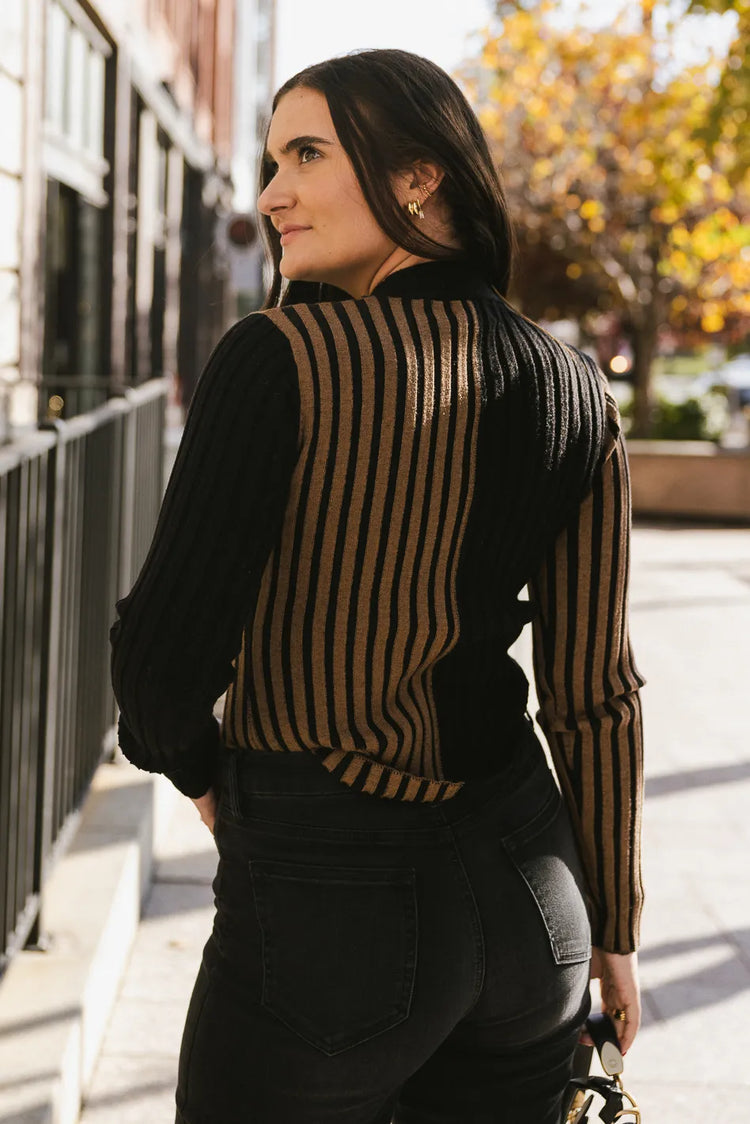 Round neck color block sweater in black 
