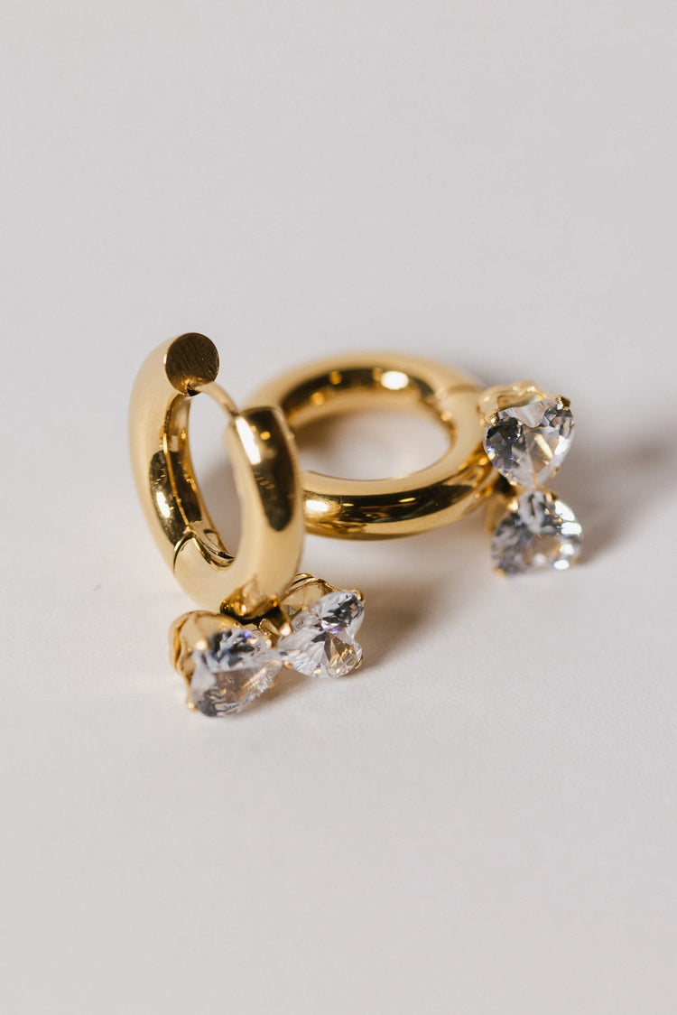 Bow design earrings in gold 