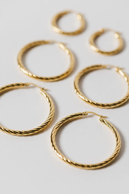 Set of hoops earrings in gold 